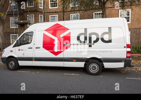 Livraison DPD van sur une rue de Londres, UK Banque D'Images