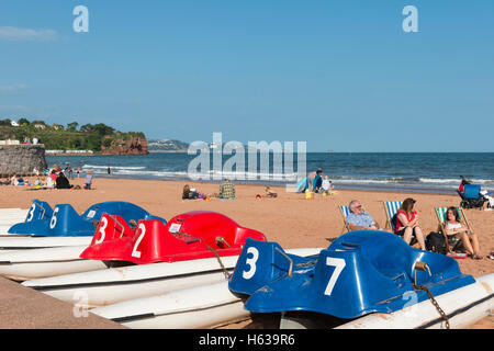 Pédalos sur la plage de goodrington sands, Paignton, Devon, Angleterre Banque D'Images