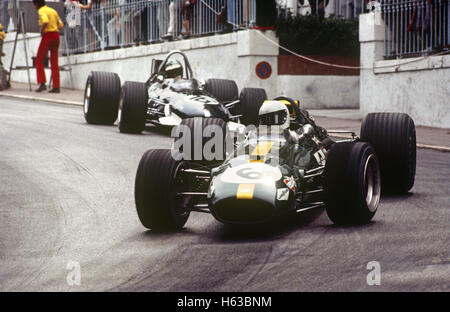 6 Jacky Ickx dans sa Brabham Cosworth BT26A et 16 Piers Courage dans sa Brabham Cosworth BT26A Monaco GP Monte Carlo 18 Mai 1969 Banque D'Images