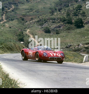 170 Andrea de Adamich et Jean Rolland dans une Alfa Romeo T33 a pris sa retraite de la Targa Florio 14 Mai 1967 Banque D'Images