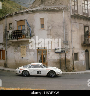 184 Gianni Vacca et Ferruccio Deiana dans une Alpine Renault A110 a terminé 39e dans la Targa Florio 13 Mai 1973 Banque D'Images
