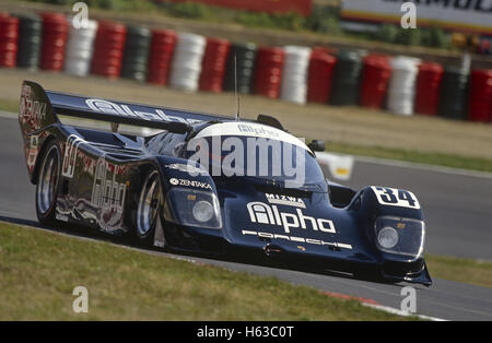 Tiff Needell et Derek Bell Porsche 962C est entré par Equipe Almeras Frères l'Alpha Racing 1990 Banque D'Images