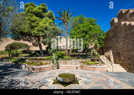 Vue sur les beaux jardins de l'Almeria (Almería) château (Alcazaba d'Almería, Espagne) Banque D'Images