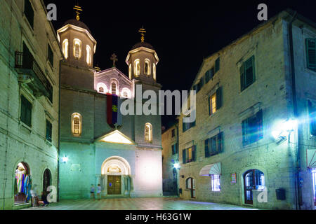 Vue de la Place de Saint Luc et de l'église de Saint Nicolas, la nuit, à Kotor, Monténégro Banque D'Images