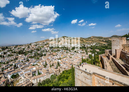 Vue panoramique de l'Alcazaba de l'Alhambra et l'Albaicin, l'Albaycin (Albaicin, Grenade), un vieux quartier musulman de Grenade, Espagne Banque D'Images