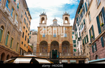 L'église de San Pietro Banchi est un édifice religieux dans le centre historique de Gênes, situé sur la Piazza Banchi. Banque D'Images