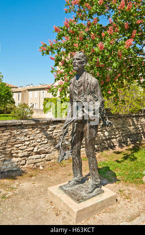 Le monument à l'famoust peintre Vincent van Gogh situé à proximité de la place de son traitement - le centre psychiatrique au monastère Banque D'Images