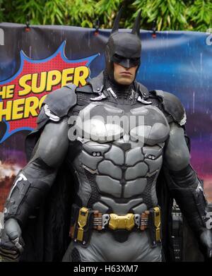 Figure batman réaliste pleine taille costume Banque D'Images
