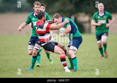 NDRFC 1XV vs Frome RFC 1er XV - Dorset, Angleterre. NDRFC joueur arrivé au large de plaqueur. Banque D'Images