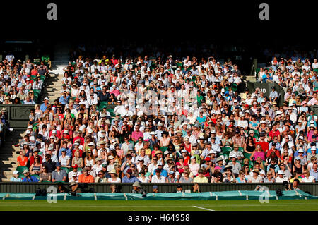 Les spectateurs sur le centre court, Wimbledon 2009, tournoi du Grand Chelem, Royaume-Uni, Europe Banque D'Images