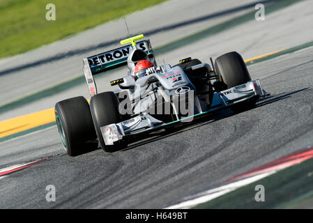 Motorsports, Michael Schumacher, GER, dans la Mercedes MGP W01, voiture de course de Formule 1 à l'essai au circuit de Catalogne Banque D'Images