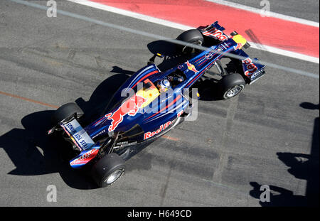 Motorsports, Sebastian Vettel, GER, dans la Red Bull Racing RB5, voiture de course de Formule 1 à l'essai au circuit de Catalogne Banque D'Images