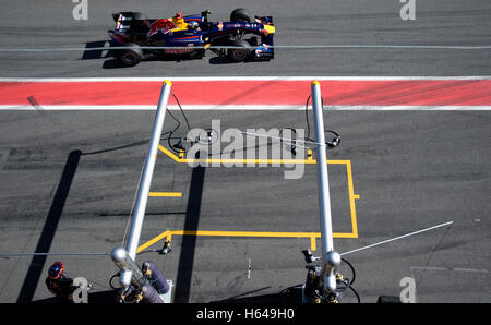 Motorsports, Sebastian Vettel, GER, dans la Red Bull Racing RB5, voiture de course de Formule 1 à l'essai au circuit de Catalogne Banque D'Images