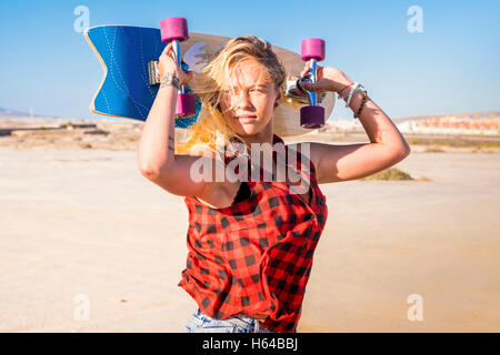 Espagne, Ténérife, blonde jeunes patineurs Banque D'Images