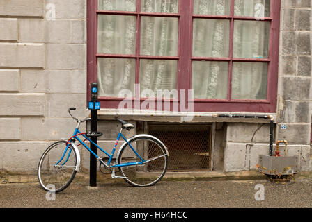 Location bleu sous window Banque D'Images