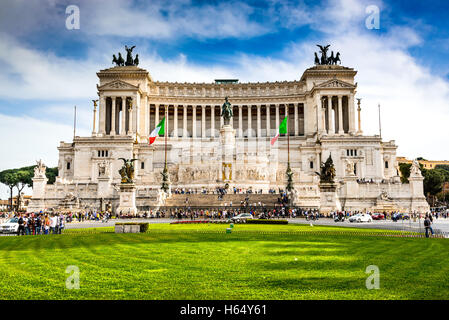 Rome, Italie. Autel de la patrie (Altare della Patria) connu sous le Vittoriano. La Piazza Venezia. Banque D'Images