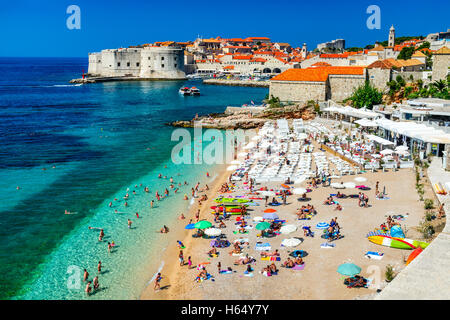 Dubrovnik, Croatie. Vue panoramique sur la vieille ville médiévale (Ragusa) et de la côte dalmate de la mer Adriatique. Banque D'Images