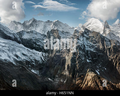 Dombai - une zone montagneuse dans Karachay-Cherkessia dans le Kouban bassin dans le Caucase du Nord en Russie Banque D'Images