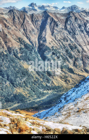 Dombai - une zone montagneuse dans Karachay-Cherkessia dans le Kouban bassin dans le Caucase du Nord en Russie Banque D'Images