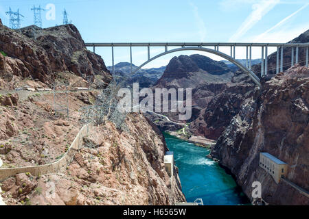 Hoover Dam est situé à la limite entre le Nevada et l'Arizona Banque D'Images