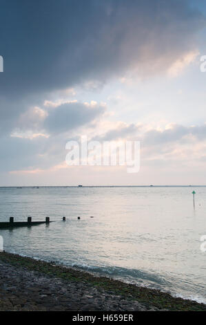 Southend-on-Sea, Essex, Royaume-Uni. 23 octobre 2016. Météo France : une vue en regardant jetée de Southend au lever du soleil Crédit : Ben Recteur/Alamy Live News Banque D'Images