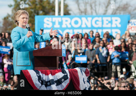 Manchester, New Hampshire, USA 24 Oct, 2016 candidat à la présidence démocrate Hillary Clinton parle à Manchester, New Hampshire, USA. Crédit : Andrew Cline/Alamy Live News Banque D'Images