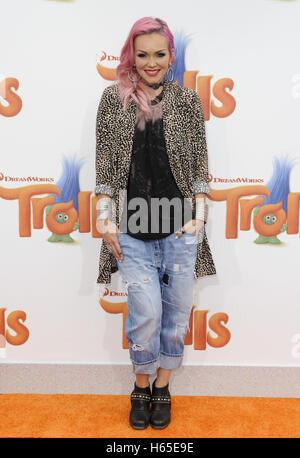 Westwood, USA. 23 Oct, 2016. Kandee Johnson arrive pour la première de la 20th Century Fox's Trolls tenue au Regency Village Theatre le 23 octobre 2016 à Westwood, C | Verwendung weltweit © dpa/Alamy Live News Banque D'Images