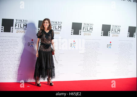 Tokyo, Japon. 25 octobre 2016. L'actrice française Anne Parillaud assiste au vernissage le tapis rouge pour le 29e Festival International du Film de Tokyo à Roppongi Hills Arena de Roppongi, Tokyo. HIROKO TANAKA/Alamy Live News Banque D'Images