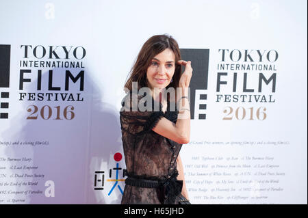 Tokyo, Japon. 25 octobre 2016. L'actrice française Anne Parillaud assiste à la réception d'ouverture du tapis rouge pour le 29e Festival International du Film de Tokyo à Roppongi Hills Arena de Roppongi, Tokyo. HIROKO TANAKA/Alamy Live News Banque D'Images