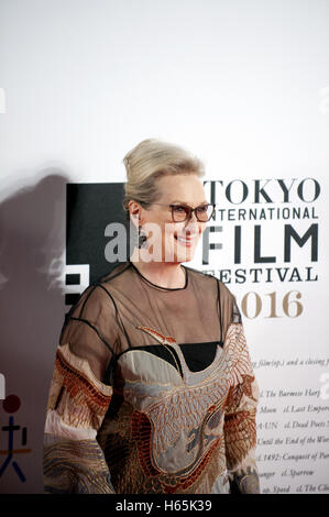 Roppongi, Tokyo, Japon. 25 octobre, 2016. L'actrice américaine Meryl Streep assiste à la réception d'ouverture du tapis rouge pour le 29e Festival International du Film de Tokyo à Roppongi Hills Arena à Roppongi, Tokyo 25 octobre 2016. Credit : Hiroko Tanaka/ZUMA/Alamy Fil Live News Banque D'Images