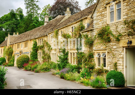 Cottages historiques à Castle Combe Banque D'Images