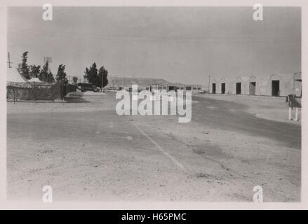 Hangars d'entretien à 10 base Ordnance Depot Royal Army Ordnance corps (RAOC) camp à Geneifa Ismailia près du canal de Suez 1952 dans la période précédant le retrait des troupes britanniques de la zone du canal de Suez et de la Crise de Suez. Banque D'Images