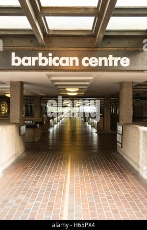 Le Barbican Center dans la ville de London, England, UK Banque D'Images