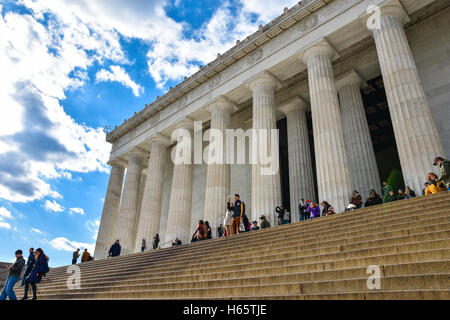 Washington DC, USA. Vue avant du Lincoln Memorial avec les noms des États américains. Banque D'Images
