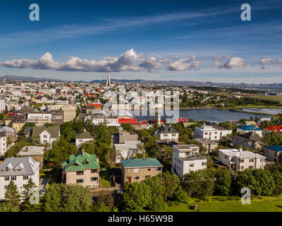 Vue aérienne d'un quartier de Reykjavik, en Islande. Cette image est tourné à l'aide d'un drone. Banque D'Images