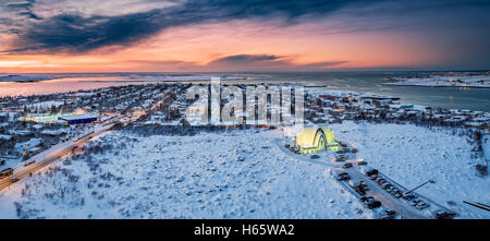 Vue aérienne de l'hiver, Kopavogur, Iceland. Réthymnon est une banlieue de Reykjavik, Islande. Cette image est prise avec un drone. Banque D'Images