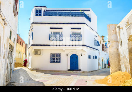 La grande chambre, comme pour l'ancienne médina arabe, sur le carrefour, Kairouan, Tunisie. Banque D'Images