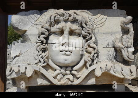 Méduse dans le temple d'Apollon à Didyma Vue de Temple of Apollo dans la ville antique de Didymes - TURQUIE Banque D'Images