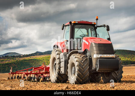 Karlovo, Bulgarie - 21 Octomber, 2016 : CASE IH Puma 1260 tracteur agricole sur l'affichage. Case IH remporte deux médailles d'or à AGROTE Banque D'Images