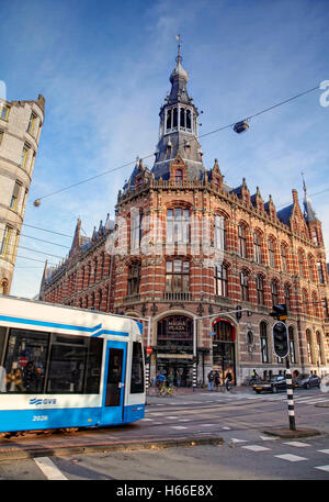 Tramway sur route à Rozengracht Street, l'arrêter à la place du Dam, Amsterdam, Pays-Bas. Banque D'Images