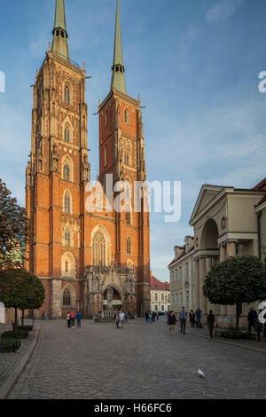 Coucher du soleil à cathédrale de Wroclaw, la Basse Silésie, Pologne. Banque D'Images