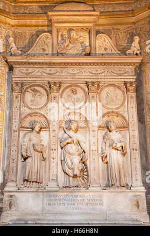 ROME, ITALIE - Le 9 mars 2016 : l'autel en marbre du Costa chapelle en église Basilique Santa Maria del Popolo Banque D'Images