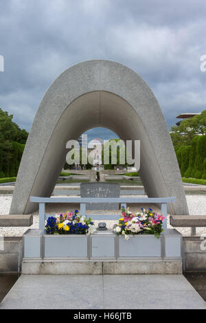 Au Cénotaphe de Hiroshima Peace Memorial Park. Banque D'Images