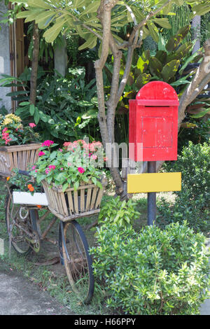 Articles décorés dans le jardin, stock photo Banque D'Images