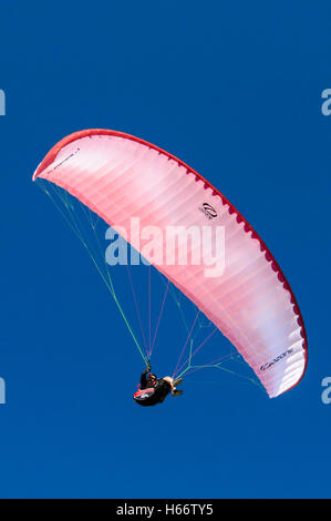 Oludeniz, Fethiye, Turquie. Octobre 2016. Des dizaines de parapentes prendre le ciel pour la 17e jeux aériens internationaux d''Ölüdeniz Banque D'Images