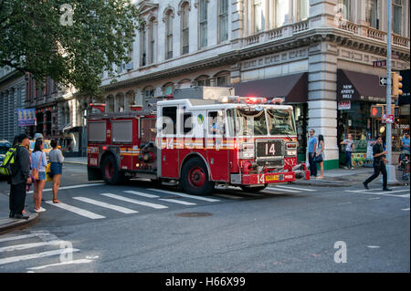 New York fire department, pompiers, FDNY, l'intersection de Broadway et de la 18e Rue, Manhattan, New York City Banque D'Images