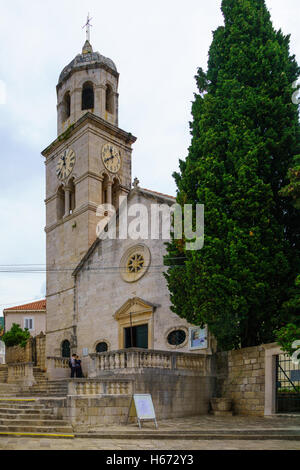 CAVTAT, Croatie - 28 juin 2015 : scène de l'église de Saint-Nicolas, avec les habitants et les touristes, à Cavtat, Croatie Banque D'Images