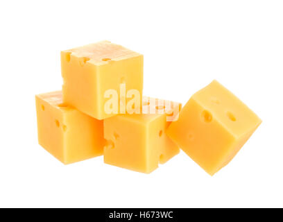 Cubes de fromage isolated on white Banque D'Images