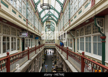 Château de Cardiff, Arcade Banque D'Images