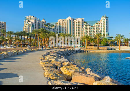 Les galeries marchandes et les piliers d'Eilat sont les meilleurs endroits pour profiter de promenades et les paresseux, vues d'Israël. Banque D'Images
